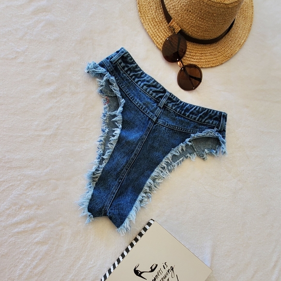 WOMEN SHORT - Picture 12 of 16